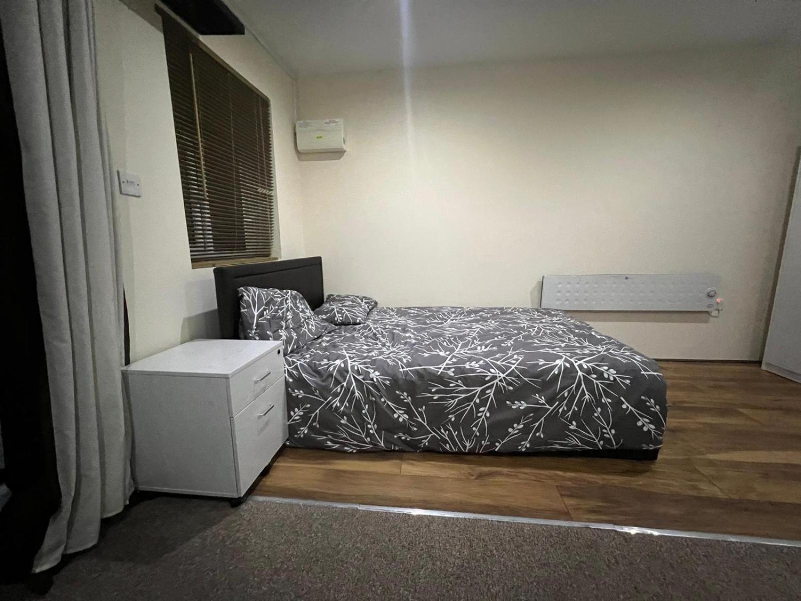 Modern Studio In Rayners Lane Pinner Harrow Near Wembley Greater London Экстерьер фото